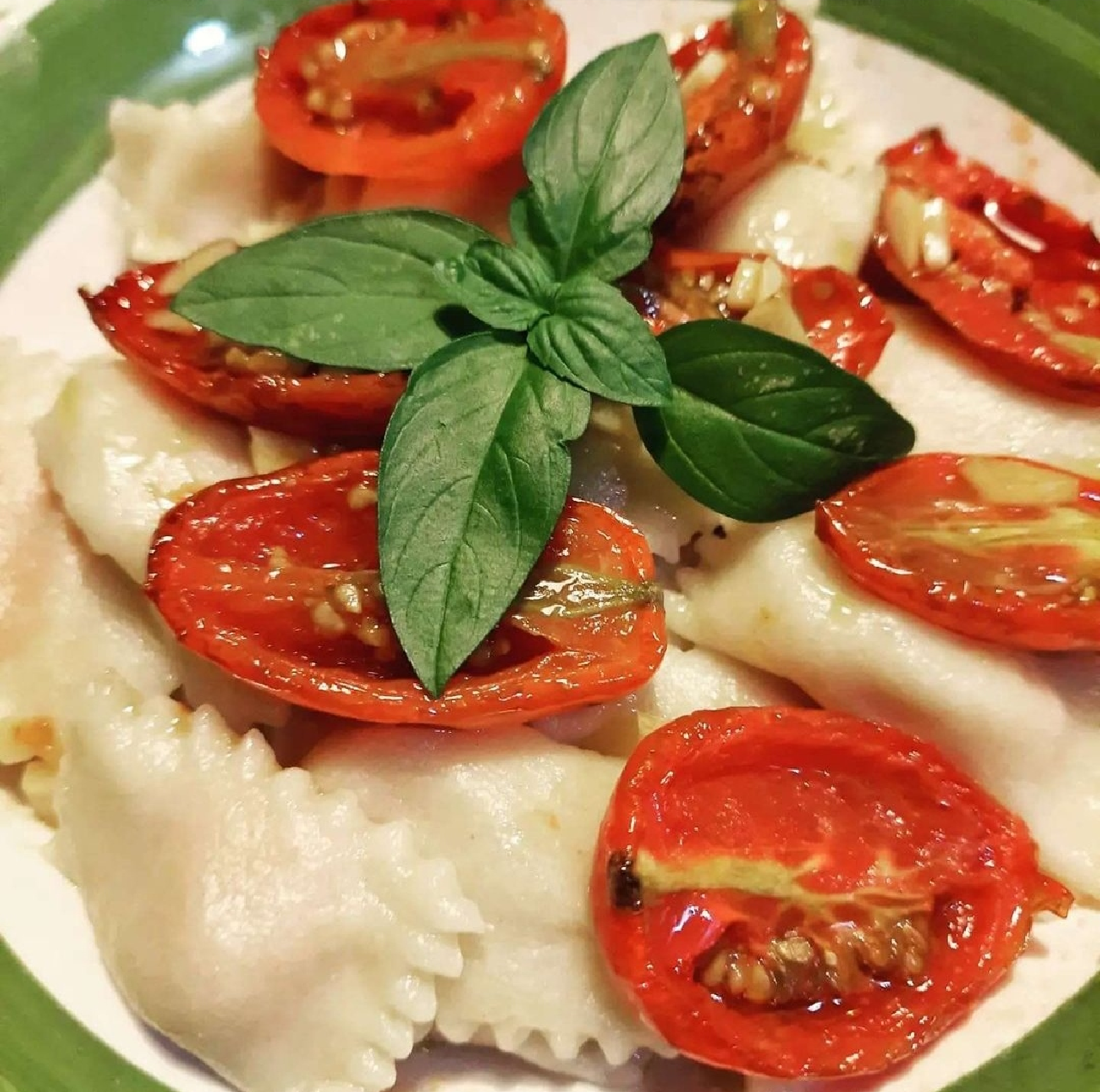 michela-trevisan-ricetta-ravioli-con-patate-ripieni-di-zucca-conditi-con-pomodorini